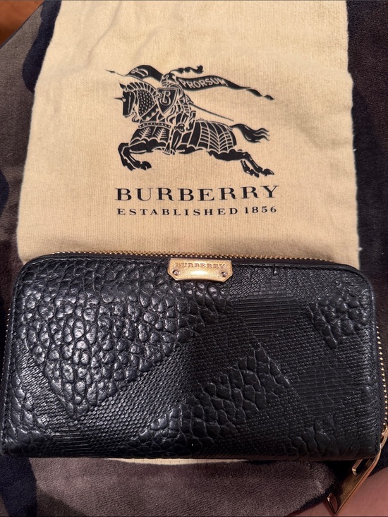 Burberry Handbags - Burberry Black Textured Leather Zip Wallet with Gold Plate
